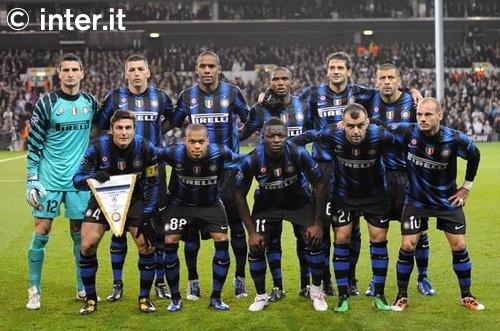 曼联、利物浦近五轮各1胜，英超积分榜曼联积22分，领先利物浦。