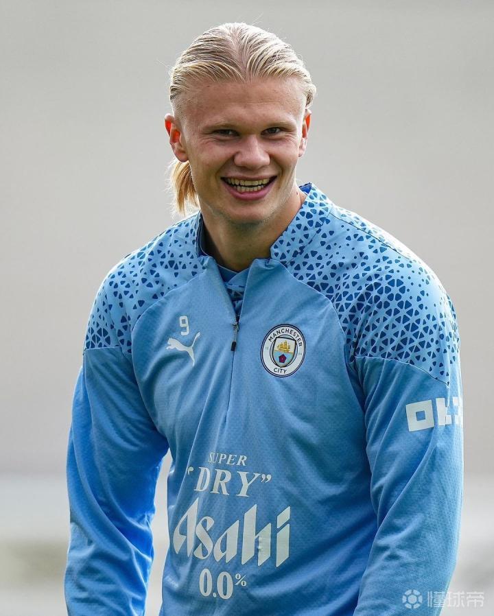 已成惯例，阿根廷足协主席赛前晒与梅西、德保罗合照（阿足协主席赛前惯例：晒与梅西、德保罗合影）