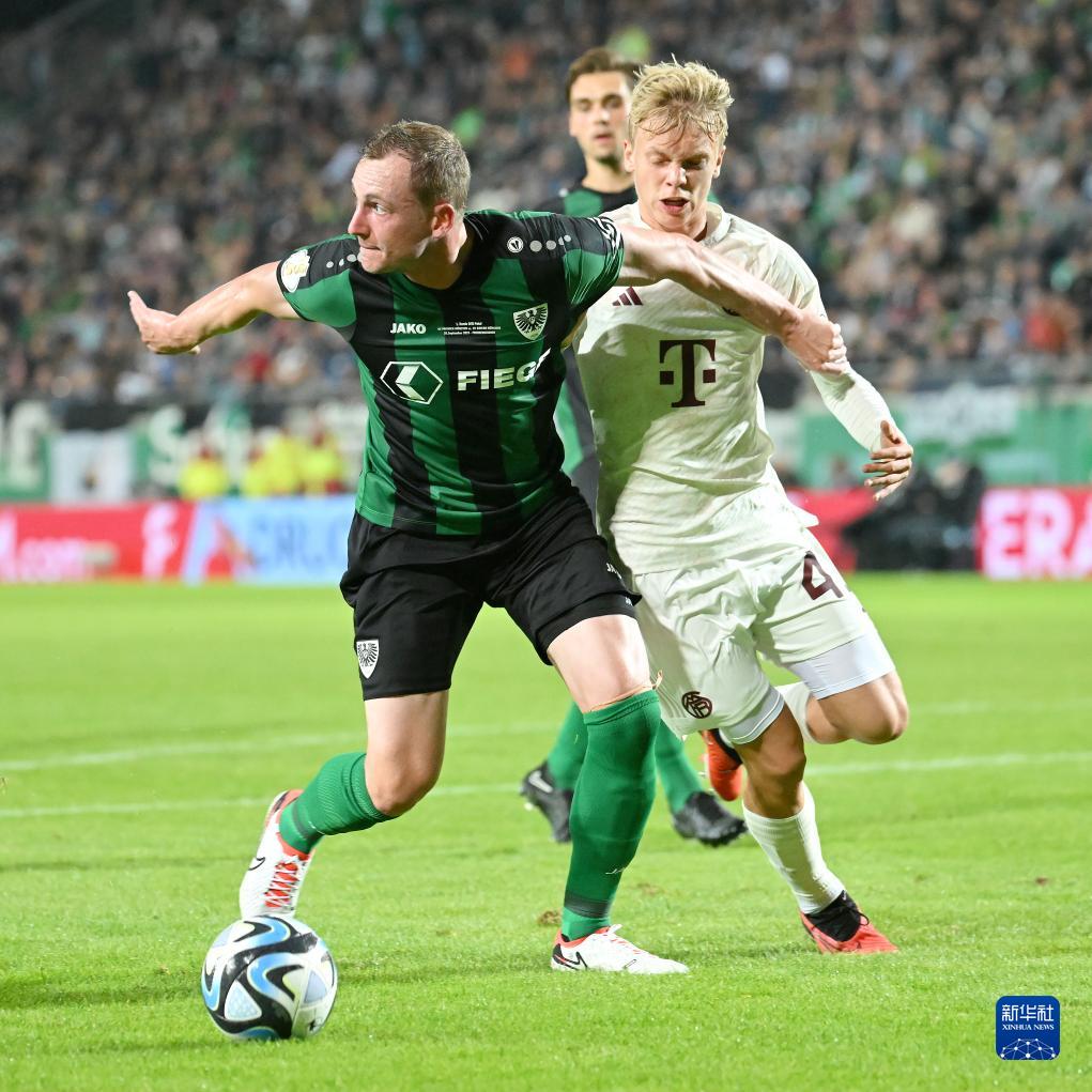 西甲第16轮红黑榜：西班牙集泡面头双星，拉菲尼亚生日快乐（西甲16轮红黑榜：西班牙泡面头双星抢镜，拉菲尼亚喜迎生日）