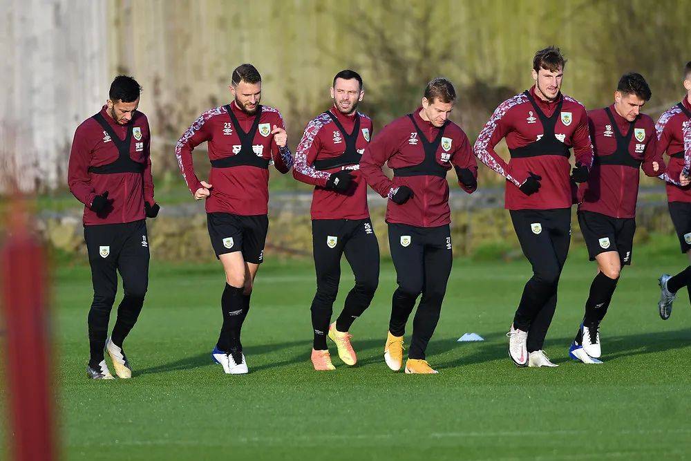 每体：皇马内部已经失衡，他们持续攻击裁判是在转移矛盾