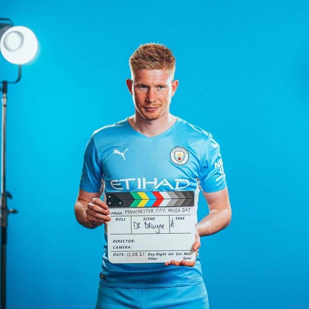 足坛年终大战淘汰赛实时赛况：梅西领先内马尔超600票，亚马尔落后对手（足坛年度收官淘汰赛即时战报：梅西领先内马尔逾600票，亚马尔暂处下风）