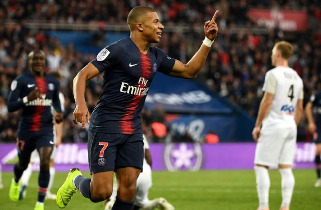 迪乌夫：过去我从没踢过右路，但只要能帮助球队我都愿意去做